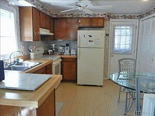 3rd image of 338 Jamaica Ave
