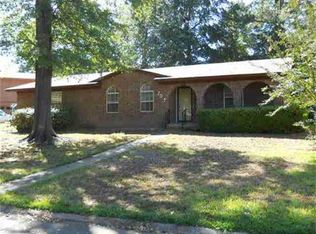 704 Elaine Dr, Wake Village, TX 75501
