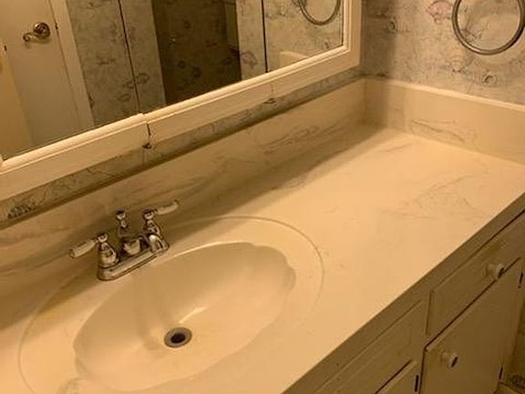 3rd image of 24 Rosewood Dr
