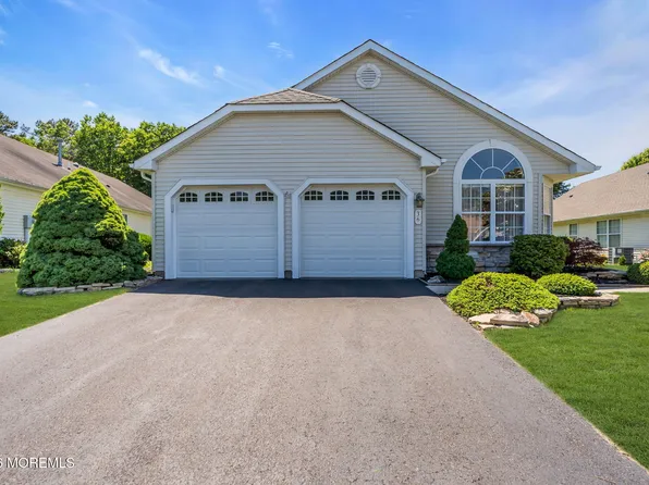 36 Strawberry Lane, Lakewood, NJ 08701