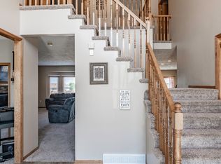 18613 Hoich Dr, Omaha, NE 68136