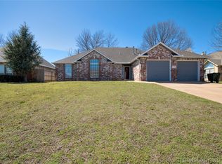 5302 S Spruce Dr, Sand Springs, OK 74063