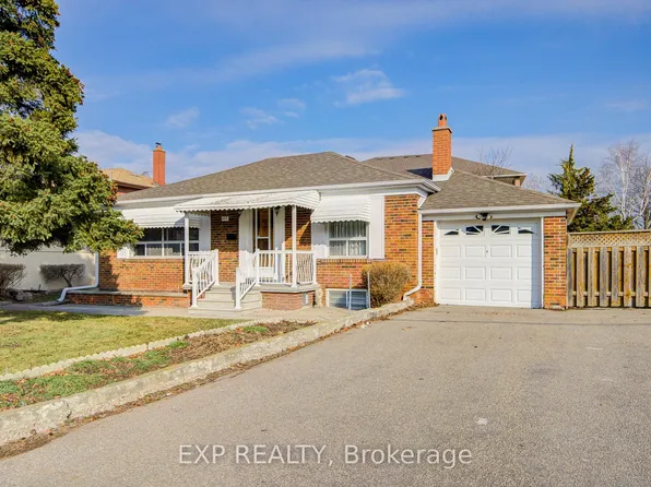 428 Maple Leaf Dr, Toronto, ON M6L 1P7