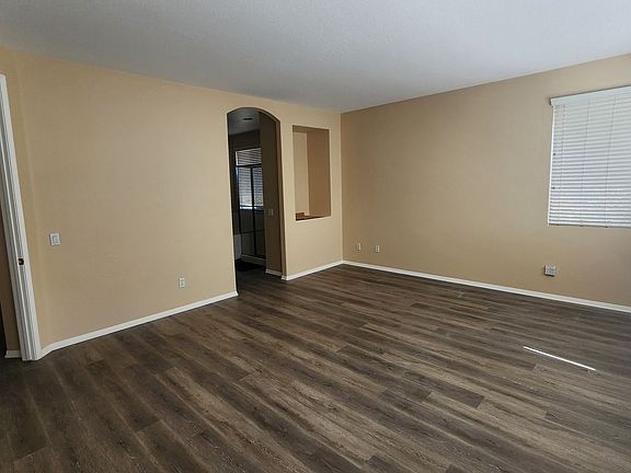 3rd image of 39350 Wentworth St