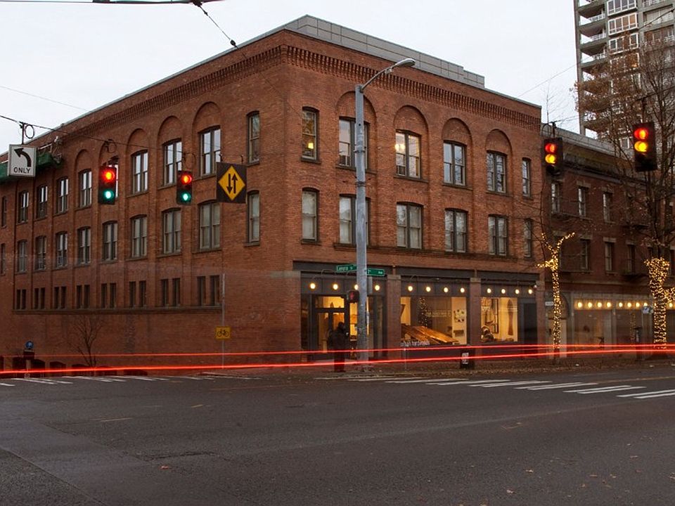 1st image of 2105 1st Ave #402