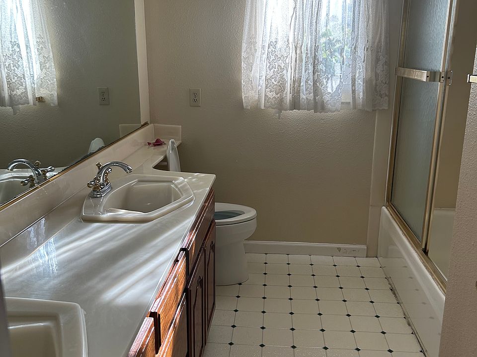 Second full bath upstairs