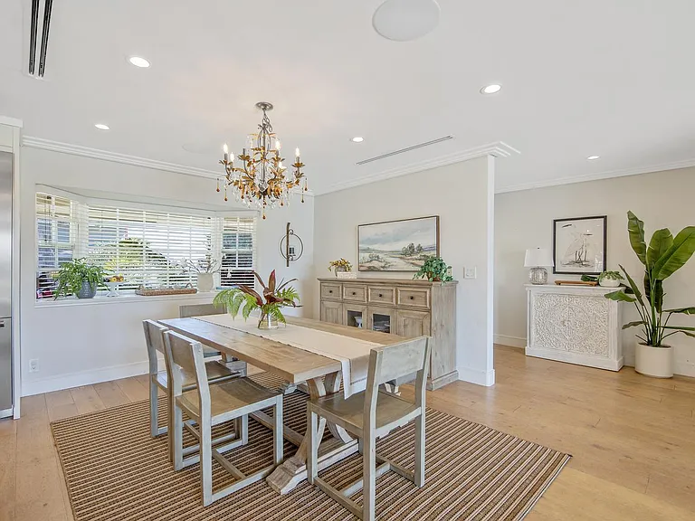23350 Aetna St — Photo 15