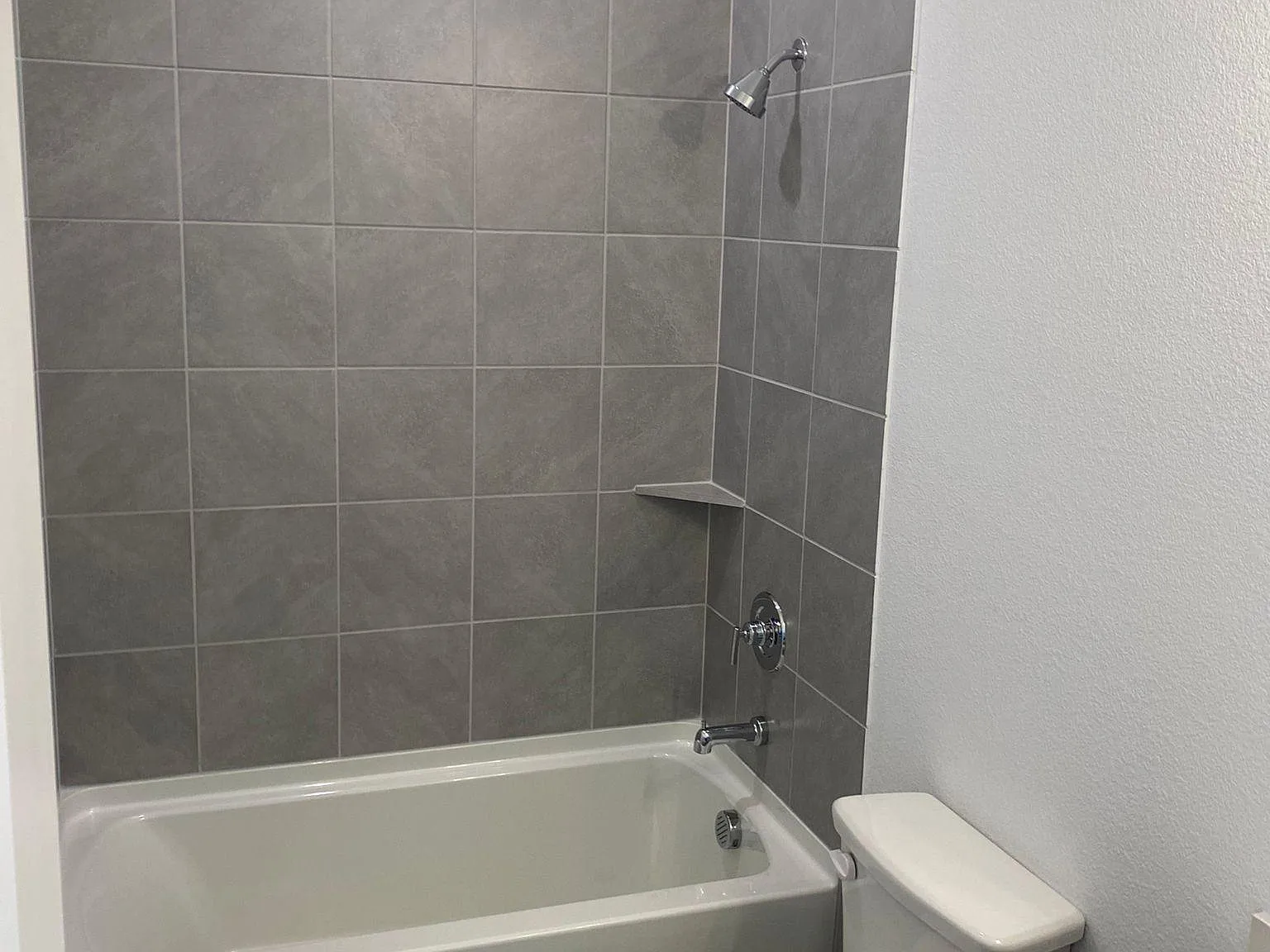 4 bed, 1980 sqft, $2,295 — Photo 4