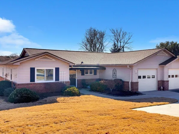 212 Lakeside Cir, Greenville, SC 29615