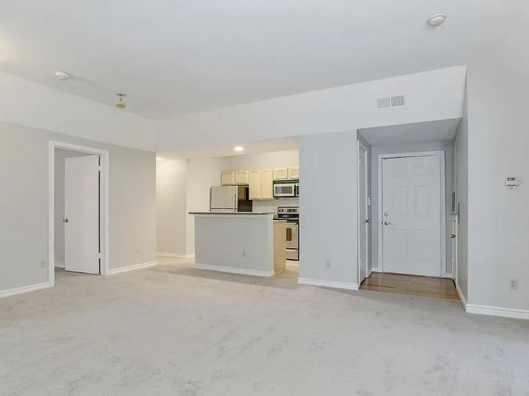 3918 Penderview Dr — Photo 10