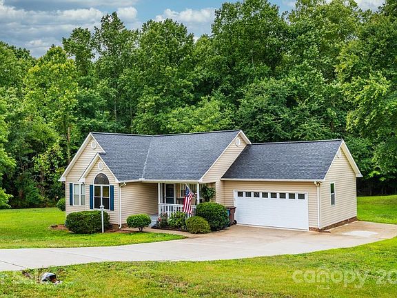 2nd image of 1851 Smyrna Ln