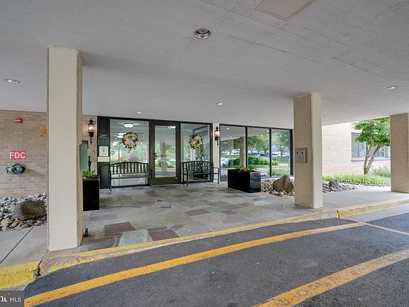 2nd image of 600 Roosevelt Blvd APT 116