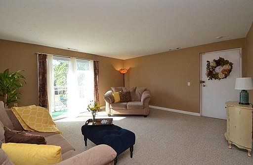 3rd image of 6 Kingswood Dr