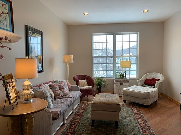 3rd image of 1572 W Turtle Creek Ln