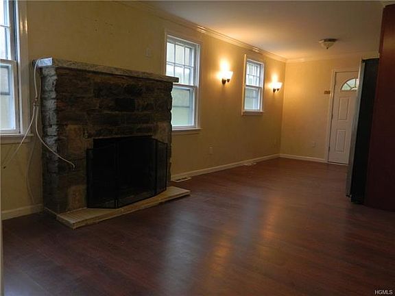 5th image of 7 Hudson Dr