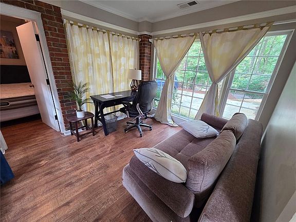 3rd image of 943 Barton Woods Rd NE