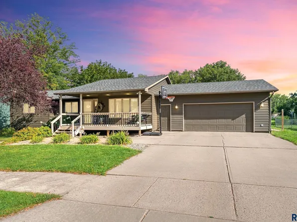 208 W Ramona St, Hartford, SD 57033