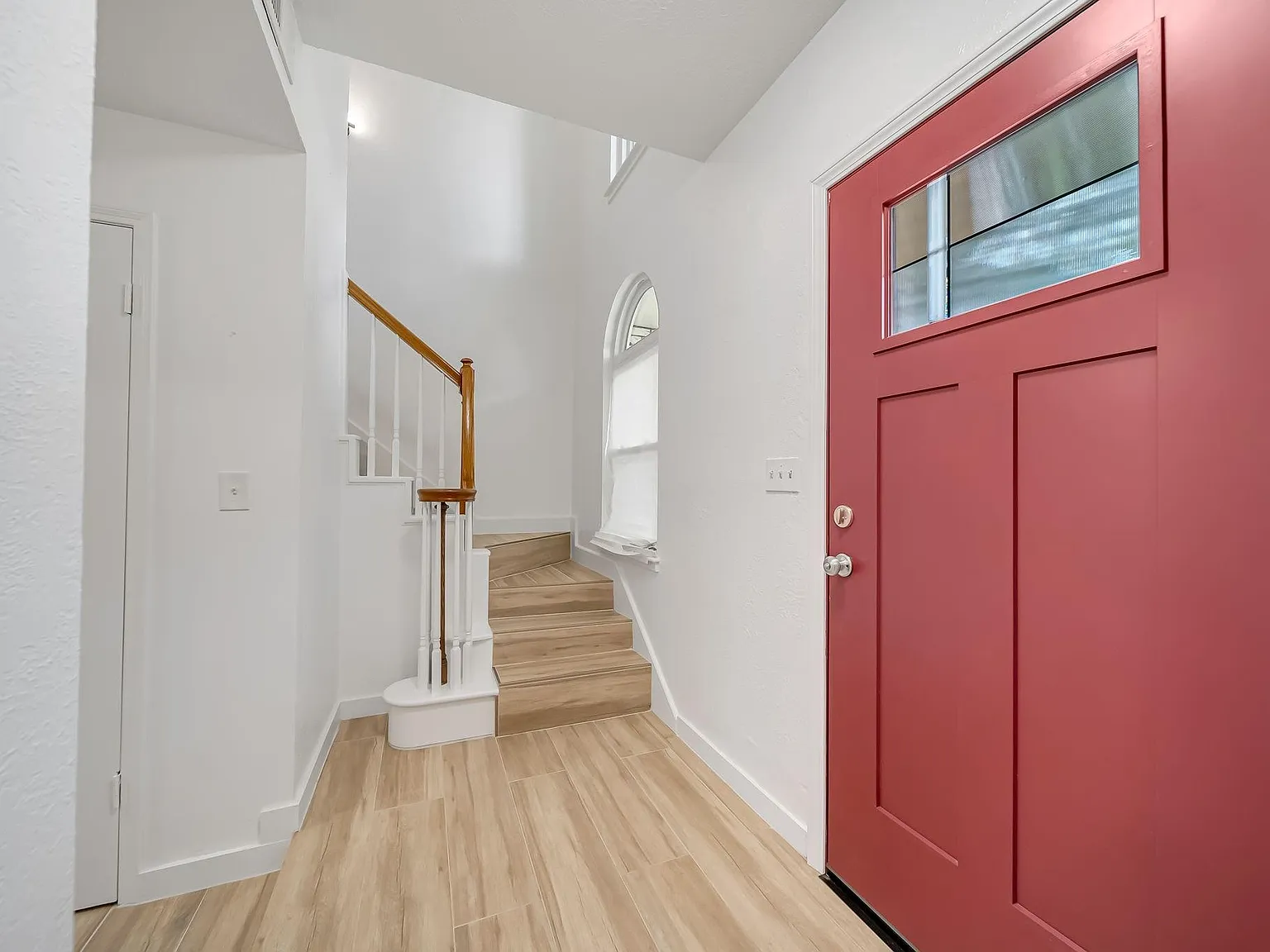 3 bed, 2.5 bath, 1894 sqft, $2,225 — Photo 3