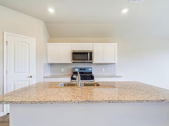 5th image of 131 Colett Dr