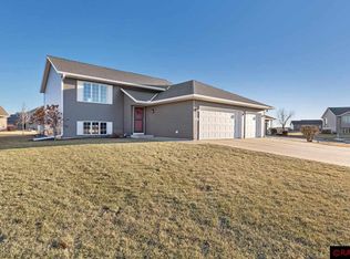264 Grovebrook Cir, Mankato, MN 56001