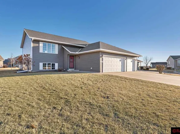 264 Grovebrook Cir, Mankato, MN 56001