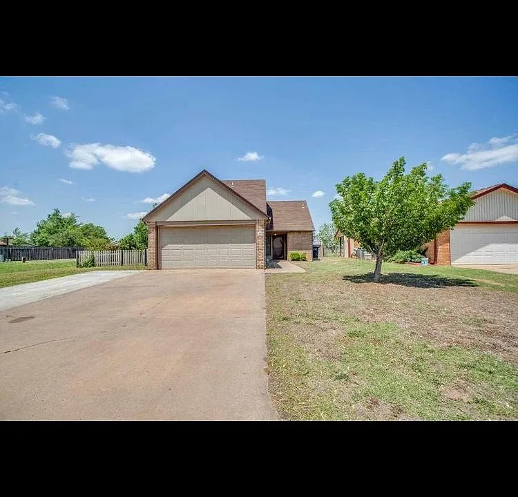 110 N Greenleaf Dr