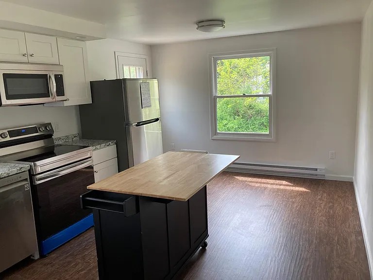 52 Fairview Ave #B — Photo 3
