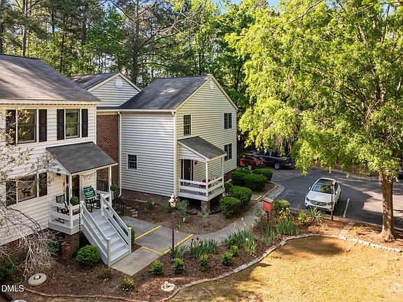 3rd image of 109 Sully Ct