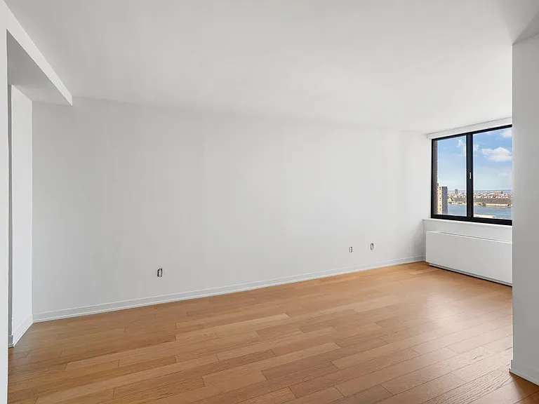 Columbus Cir #S33D — Photo 5