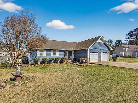 2nd image of 934 Pinecrest Cir