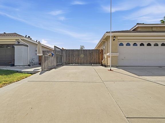 3rd image of 425 Sanderling Dr