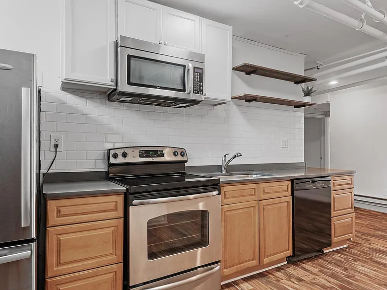 2449 Pillsbury Ave S #1 — Photo 2