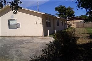2nd image of 930 W 36th St APT 3