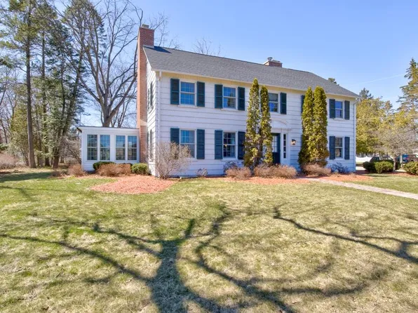 617 S Raymond St, Marinette, WI 54143