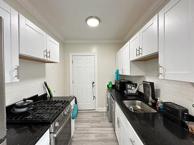 3817.5 N Greenview Ave #W3 — Photo 3