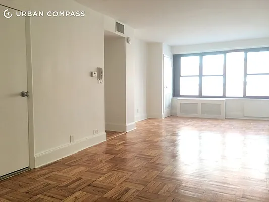 Rented by Compass | media 26