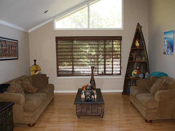 5th image of 262 Prairiewood Ct