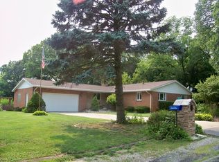 1153 N Upper Skyline Dr, East Peoria, IL 61611