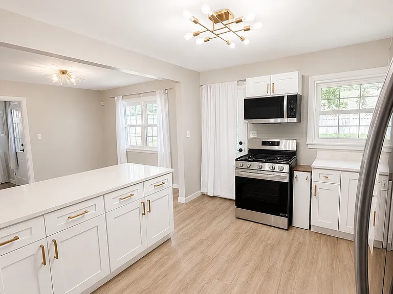 754 Hemlock Dr — Photo 3