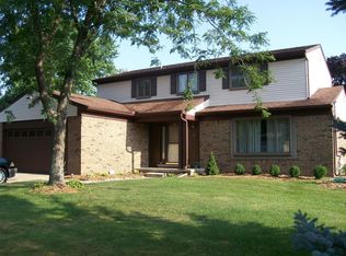 382 Lexington Dr, Saline, MI 48176