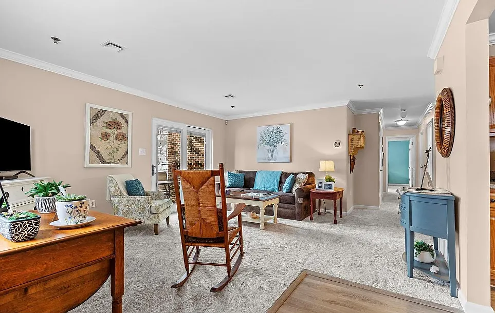 2 bed, 1104 sqft, $1,300 — Photo 2
