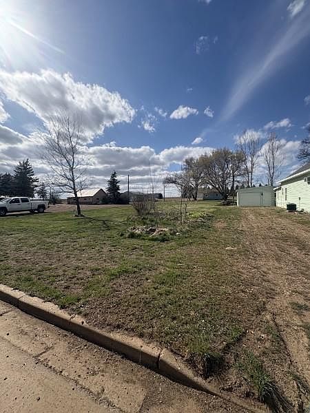 2nd image of 313 2nd Ave W