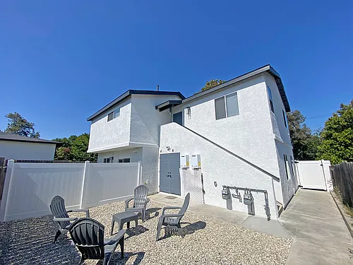 1025 Madrid Ave — Photo 1