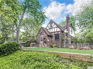 232 Massachusetts Ave, Massapequa, NY 11758