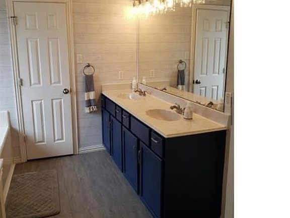 3rd image of 7905 Amesbury Ln