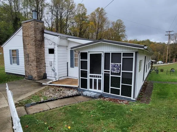 1988 Roach Rd, Salt Rock, WV 25559