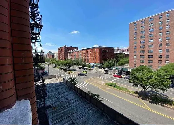 Rented by EastMount Realty LLC | media 27