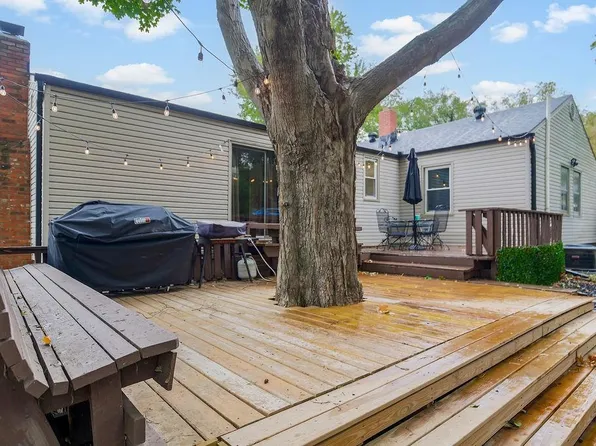 8304 Mercier St, Kansas City, MO 64114