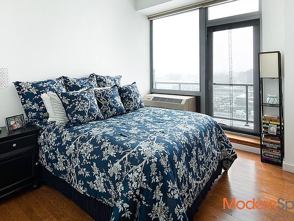 4th image of 549 Borden Ave APT 8C