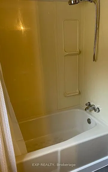 64 Chapel Hill Cres #LOWER — Photo 12